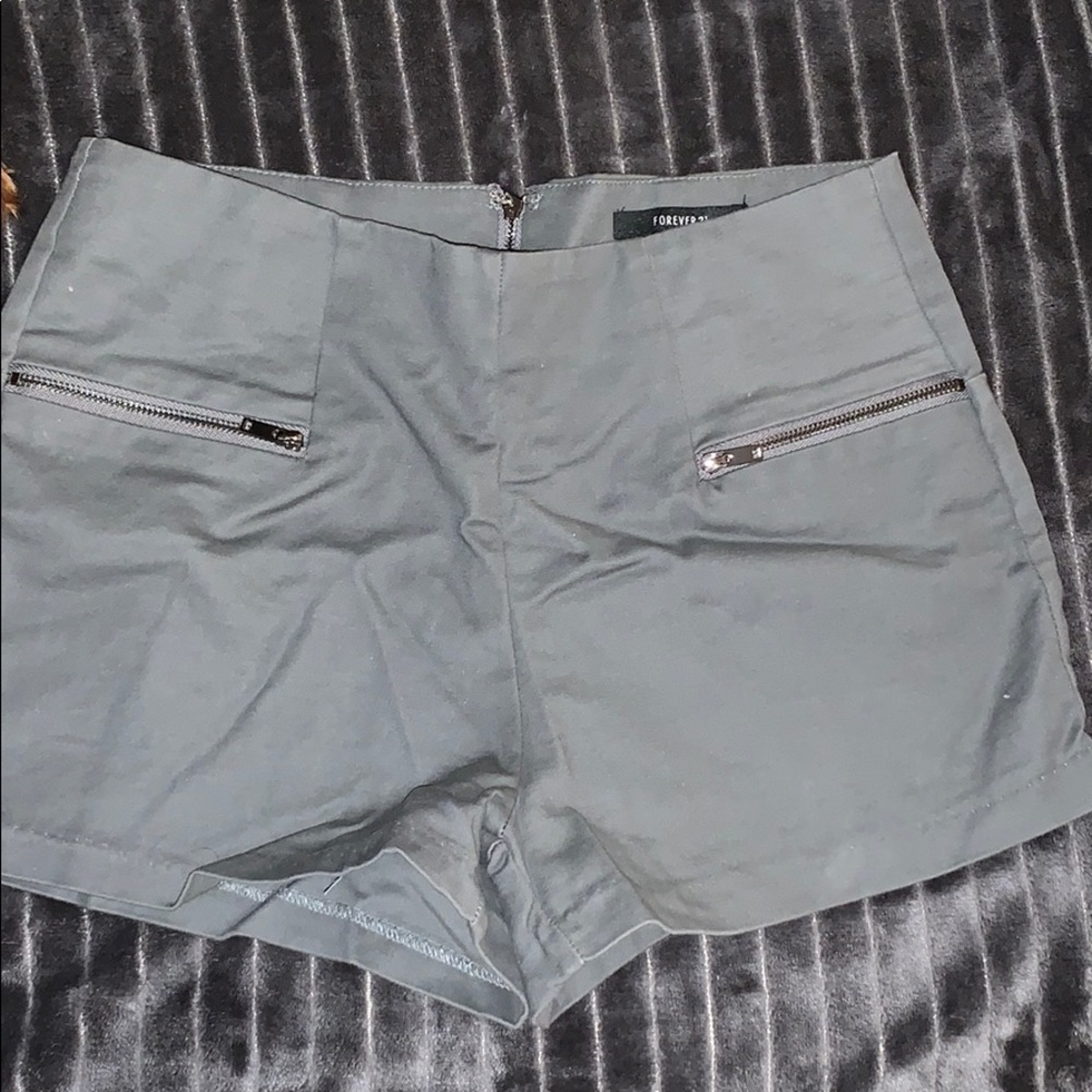 High rise shorts - Picture 1 of 5